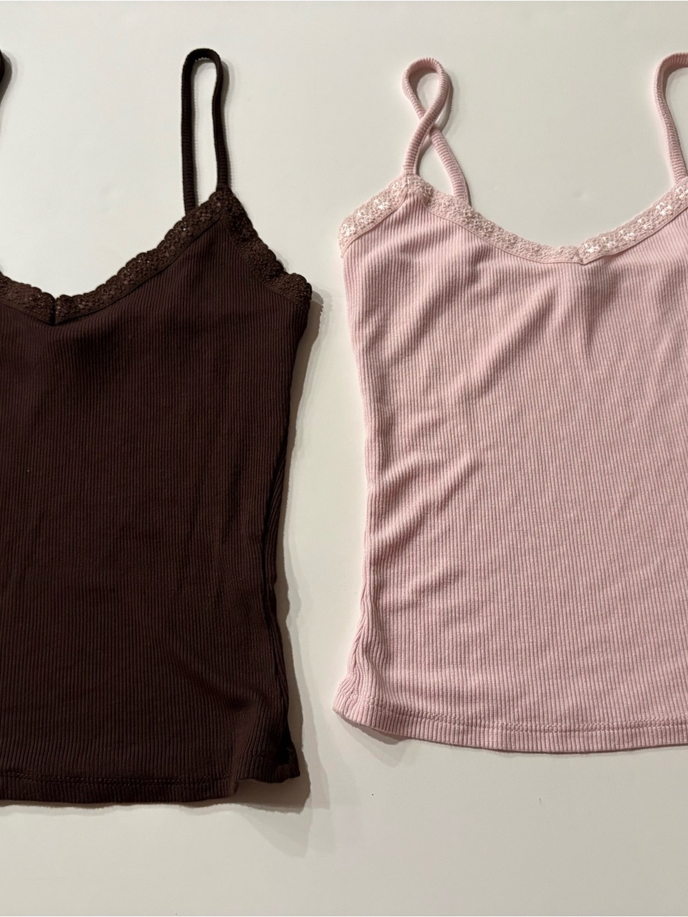 Tilly's set of 2 Ribbed Lace-Trim Camisole Duo - Pink & Brown